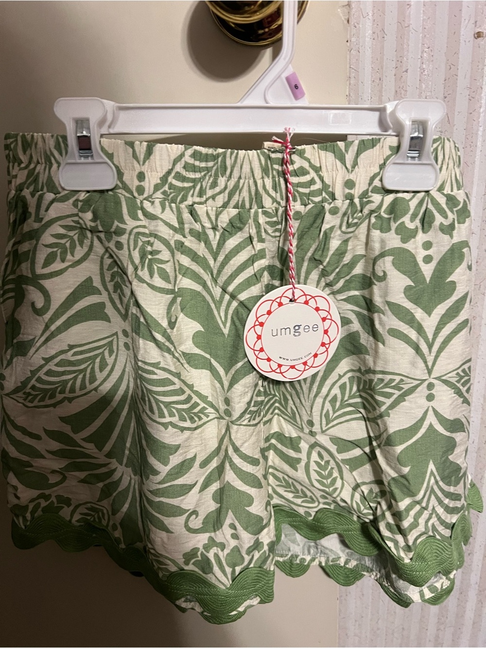 Umgee Green and Cream Botanical Scalloped Hem Shorts